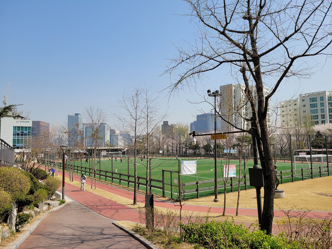同样地